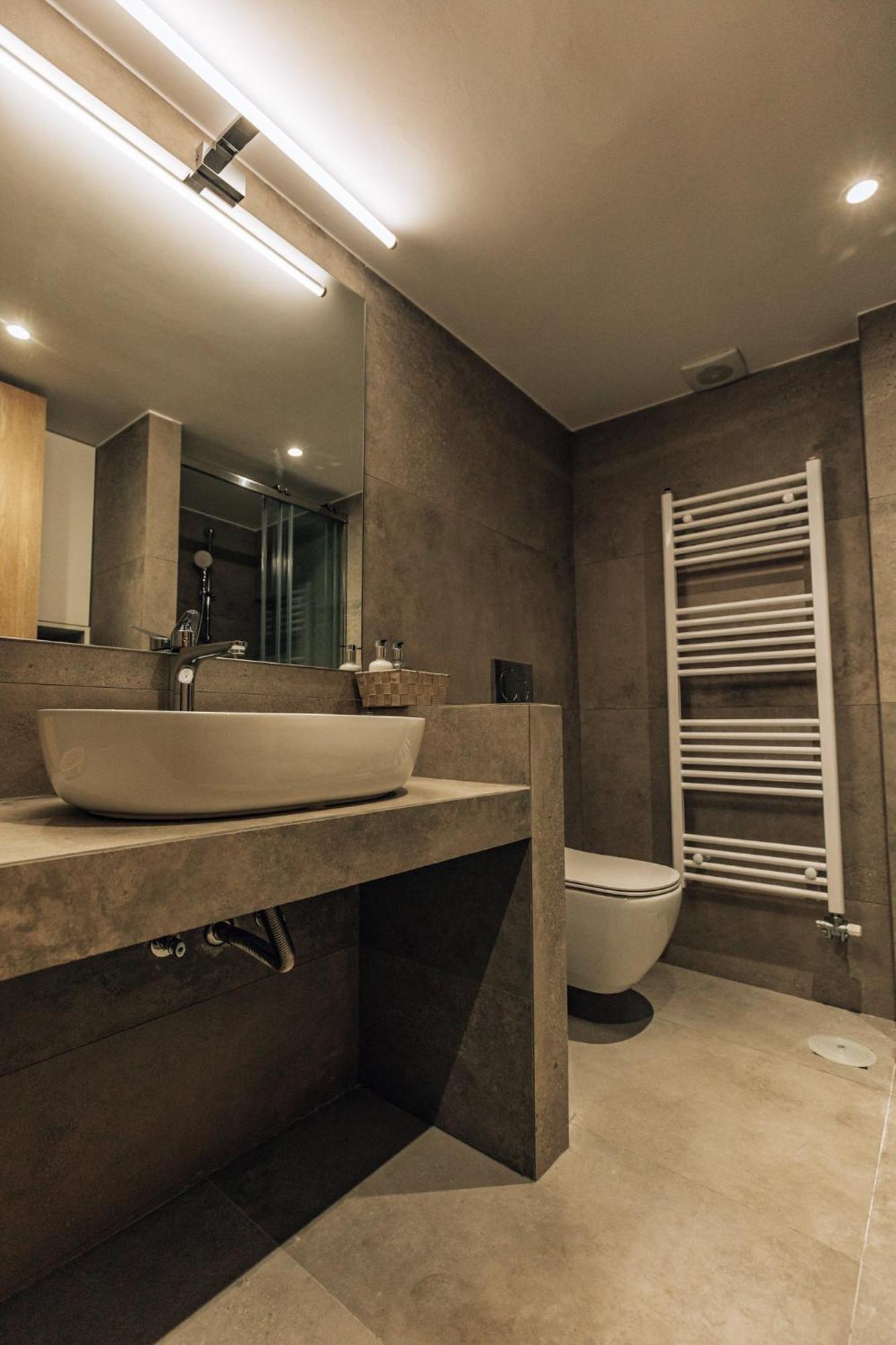 Annag And Zitahouse * Athens