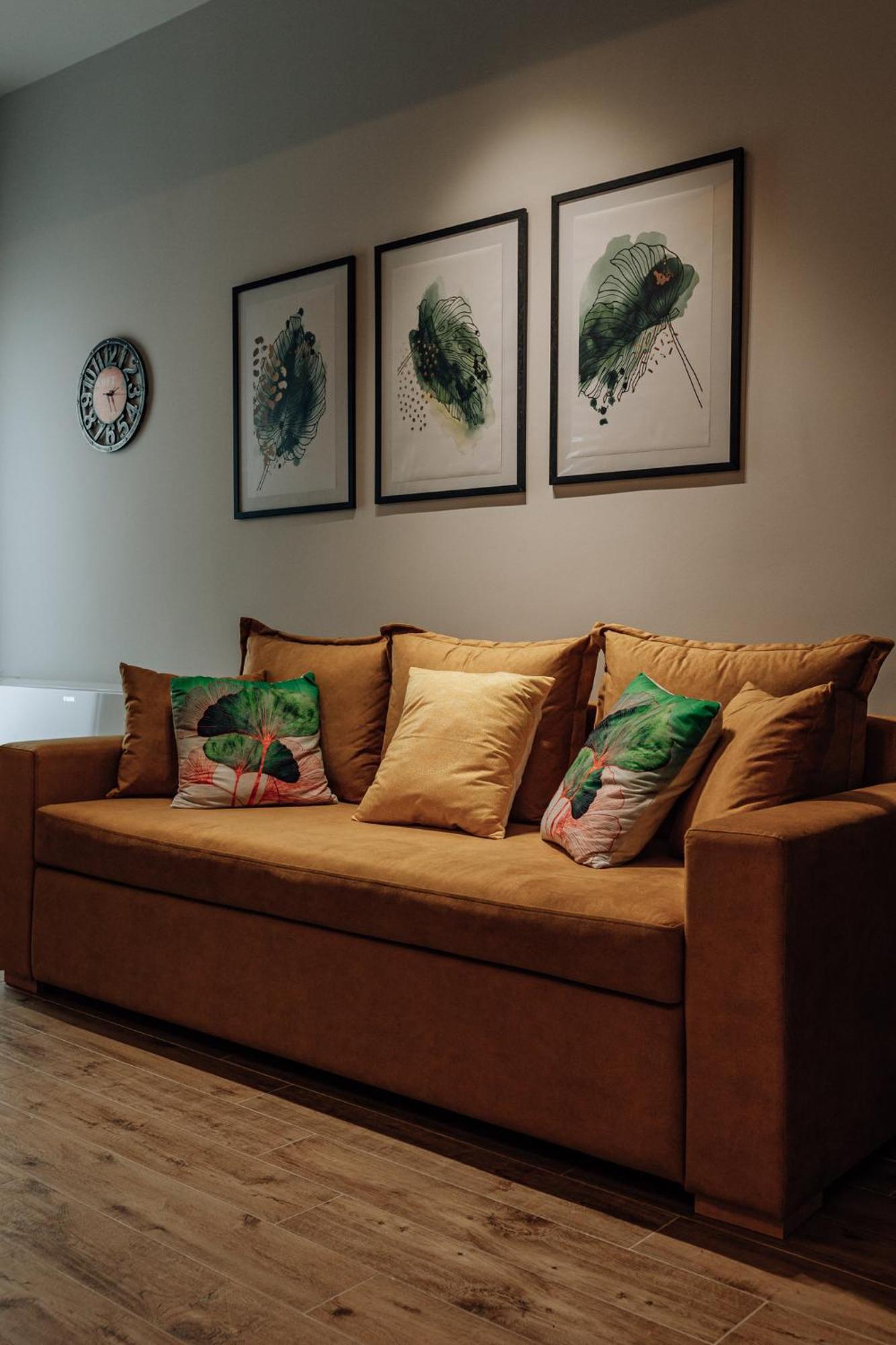 Annag And Zitahouse *