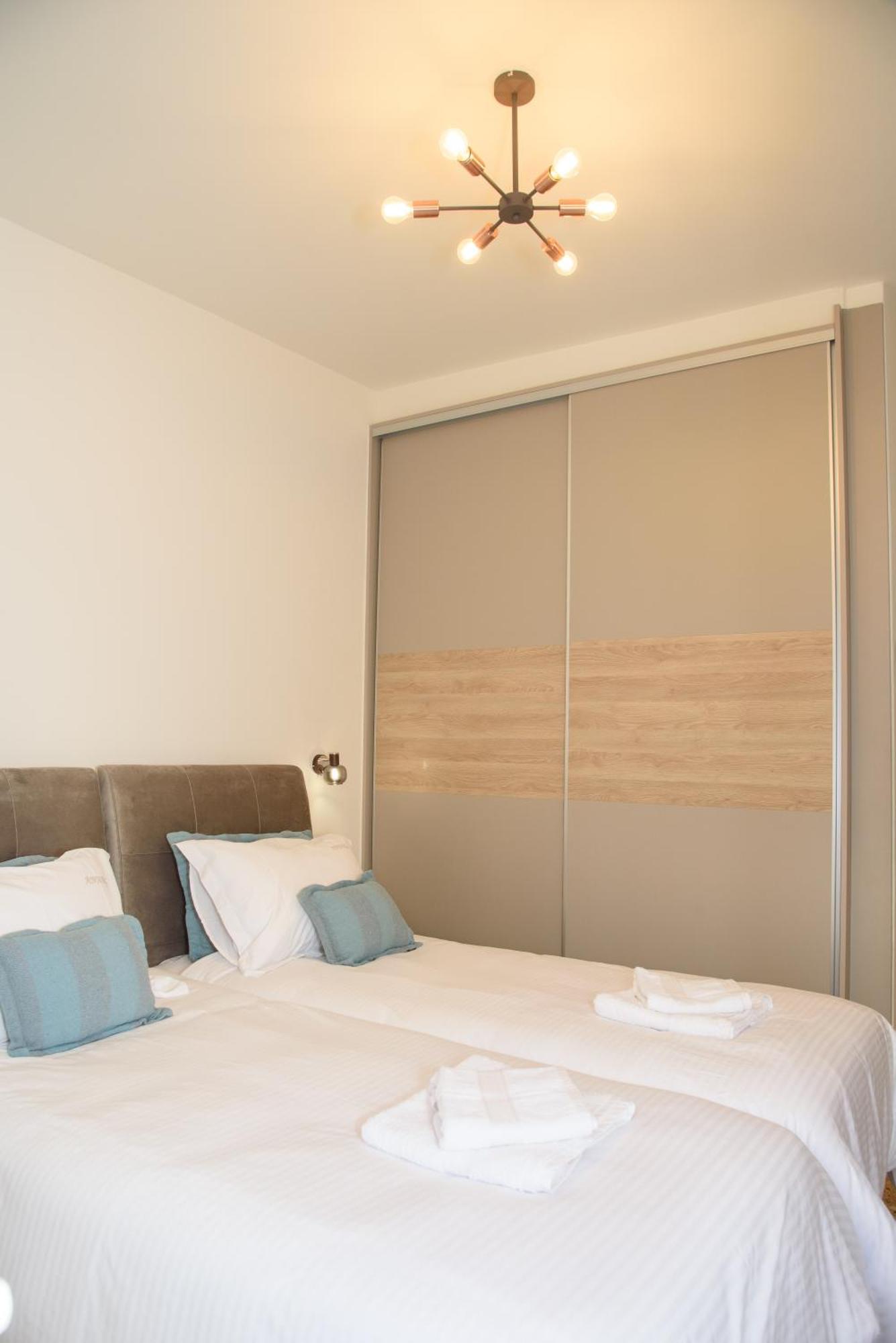 Annag And Zitahouse * Athens