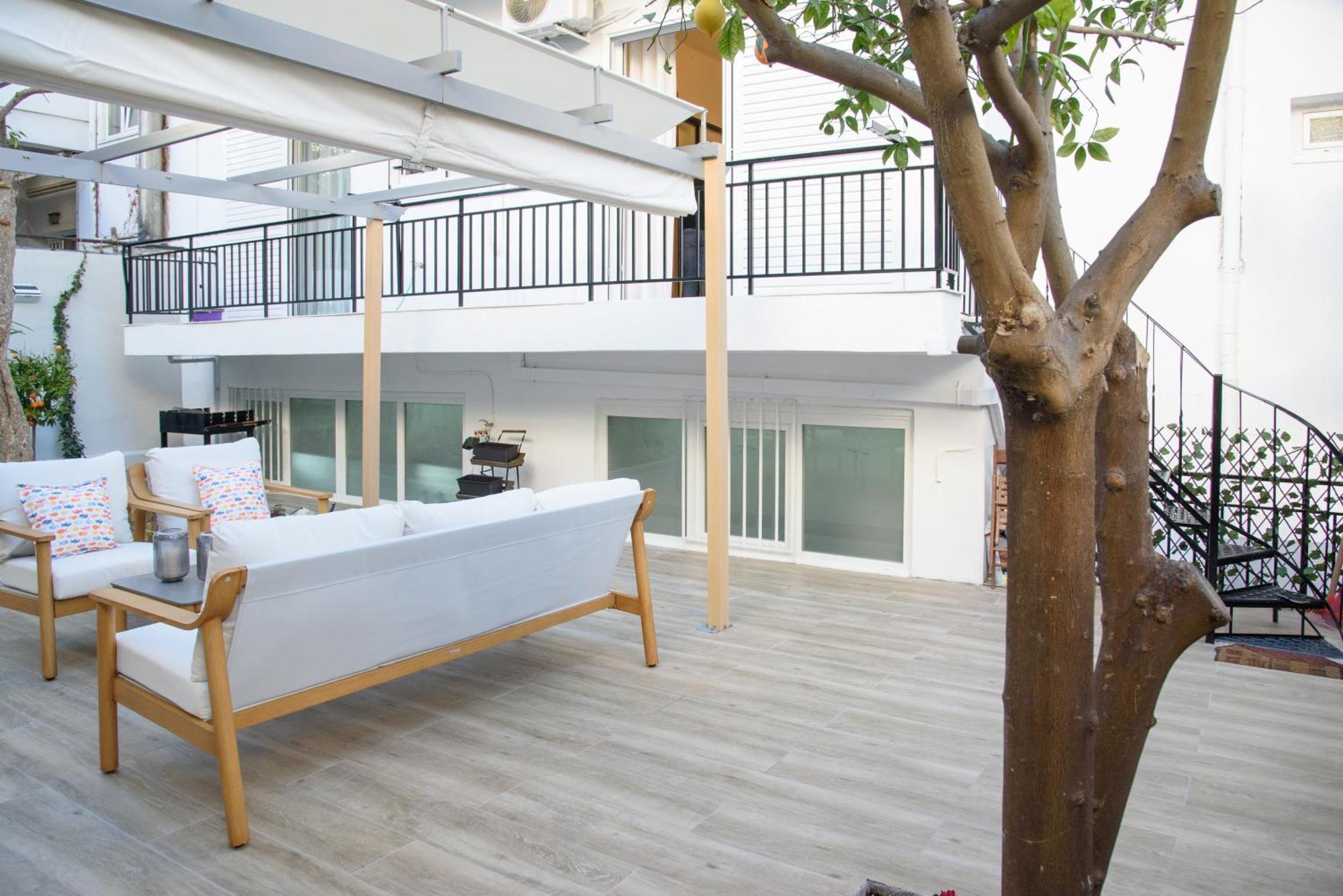Annag And Zitahouse Athens