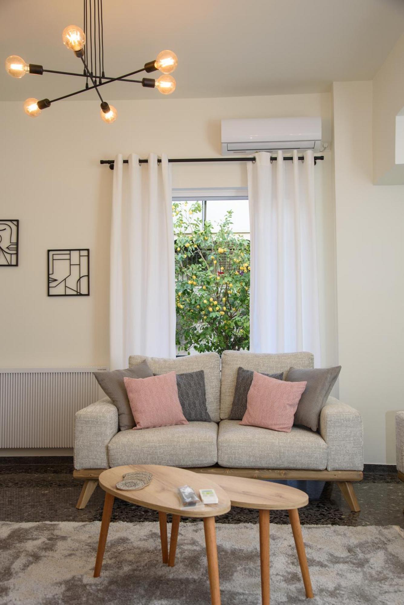 Annag And Zitahouse * Athens