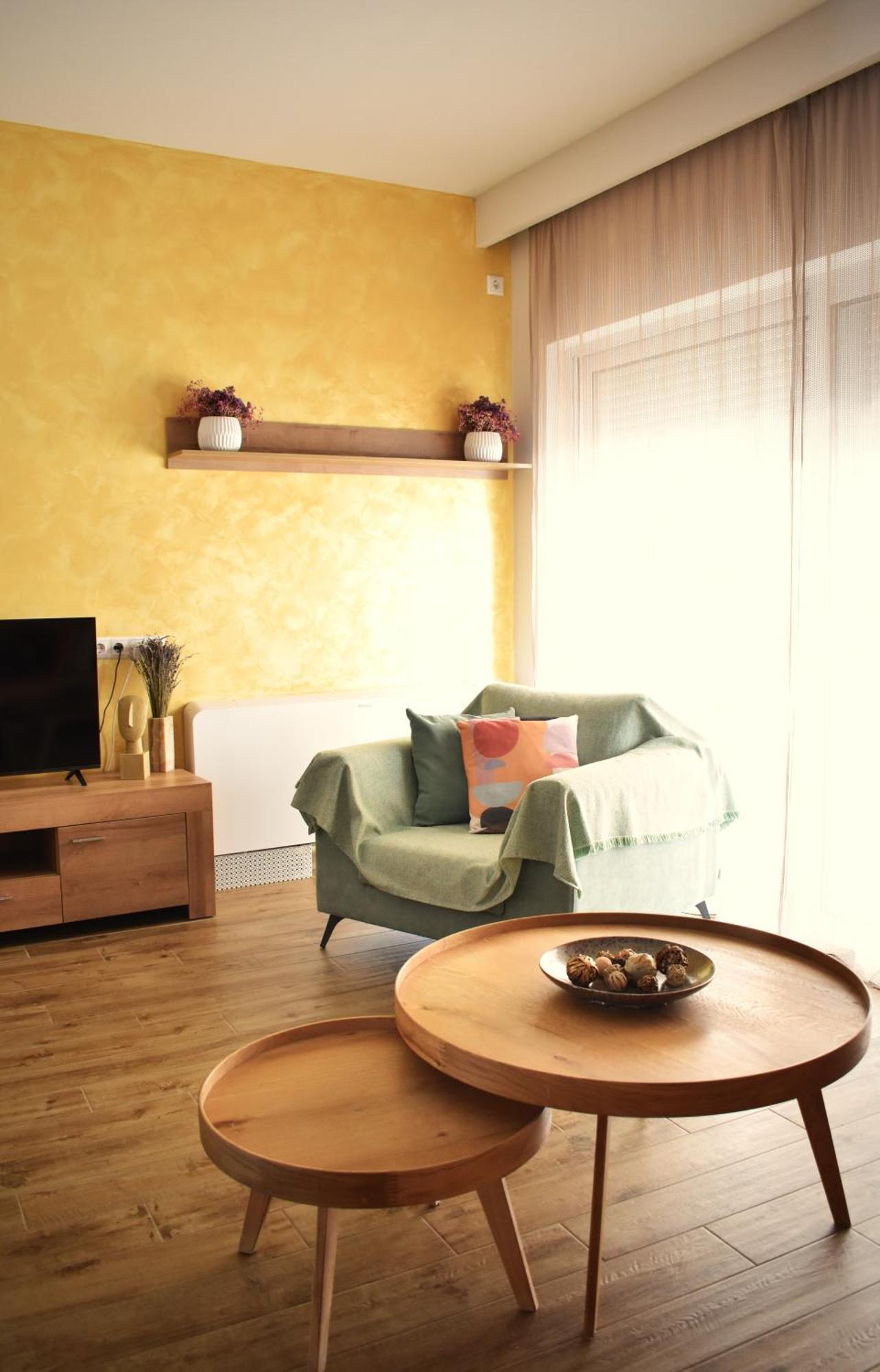 Annag And Zitahouse *